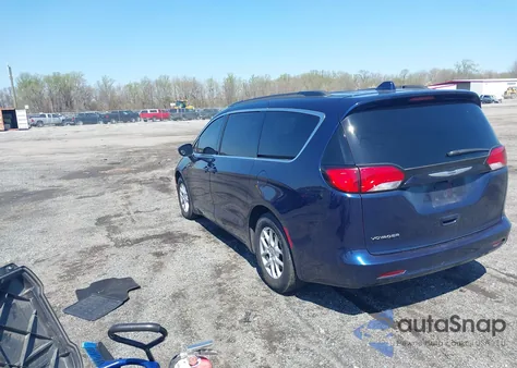 2020 Chrysler Voyager Lxi из США, поврежденный, VIN 2C4RC1DGXLR198575